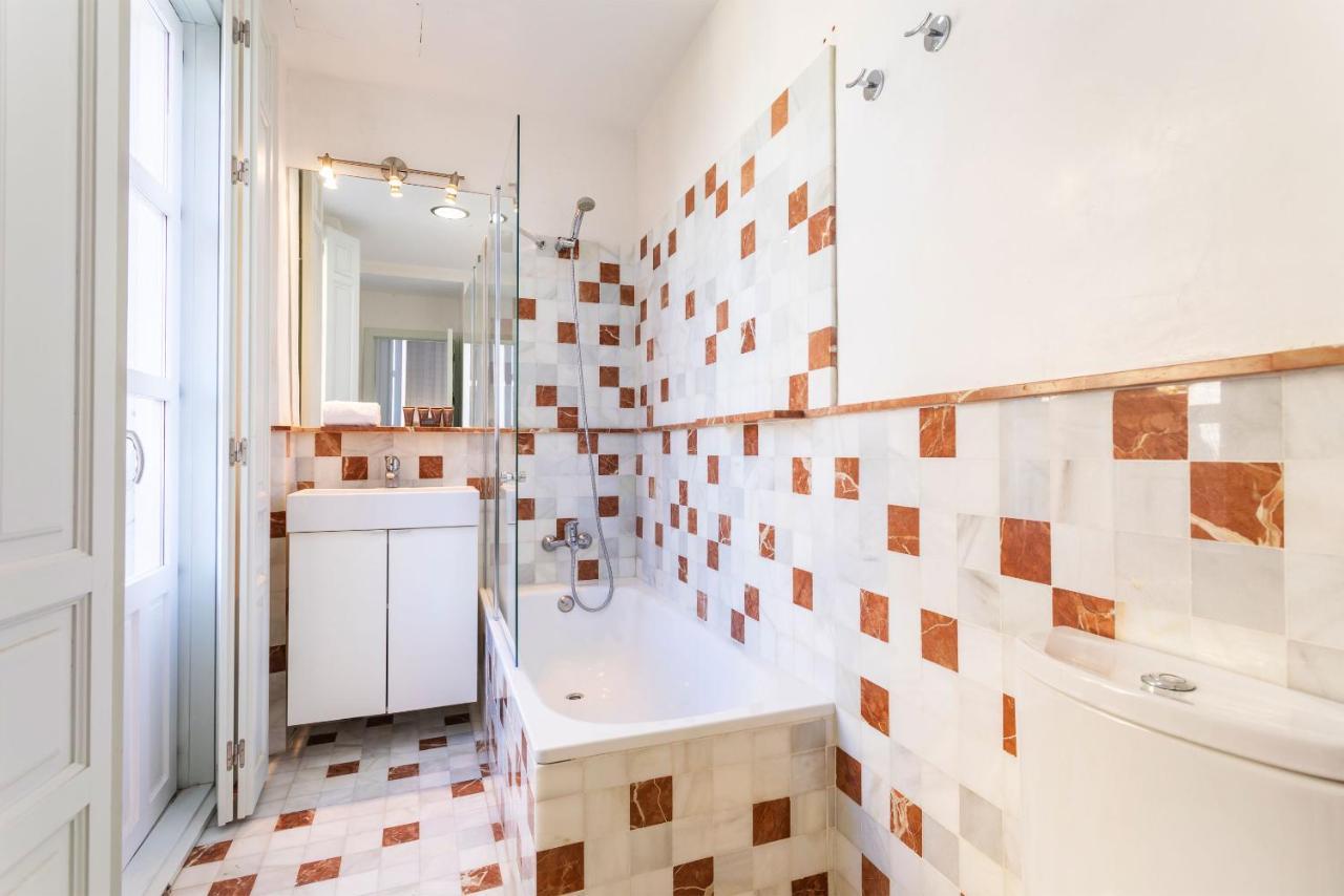 Genteel Home Abades Севилья Экстерьер фото