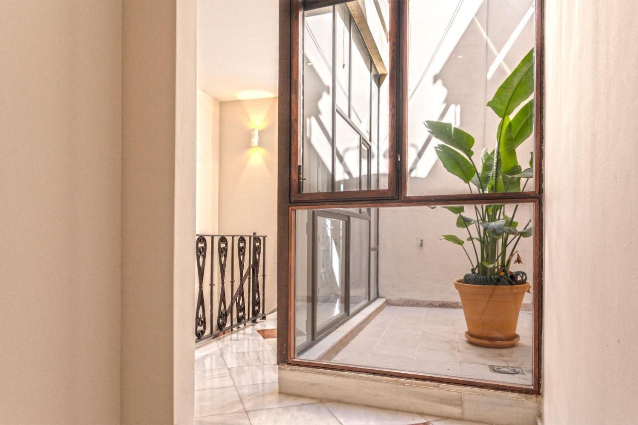 Genteel Home Abades Севилья Экстерьер фото
